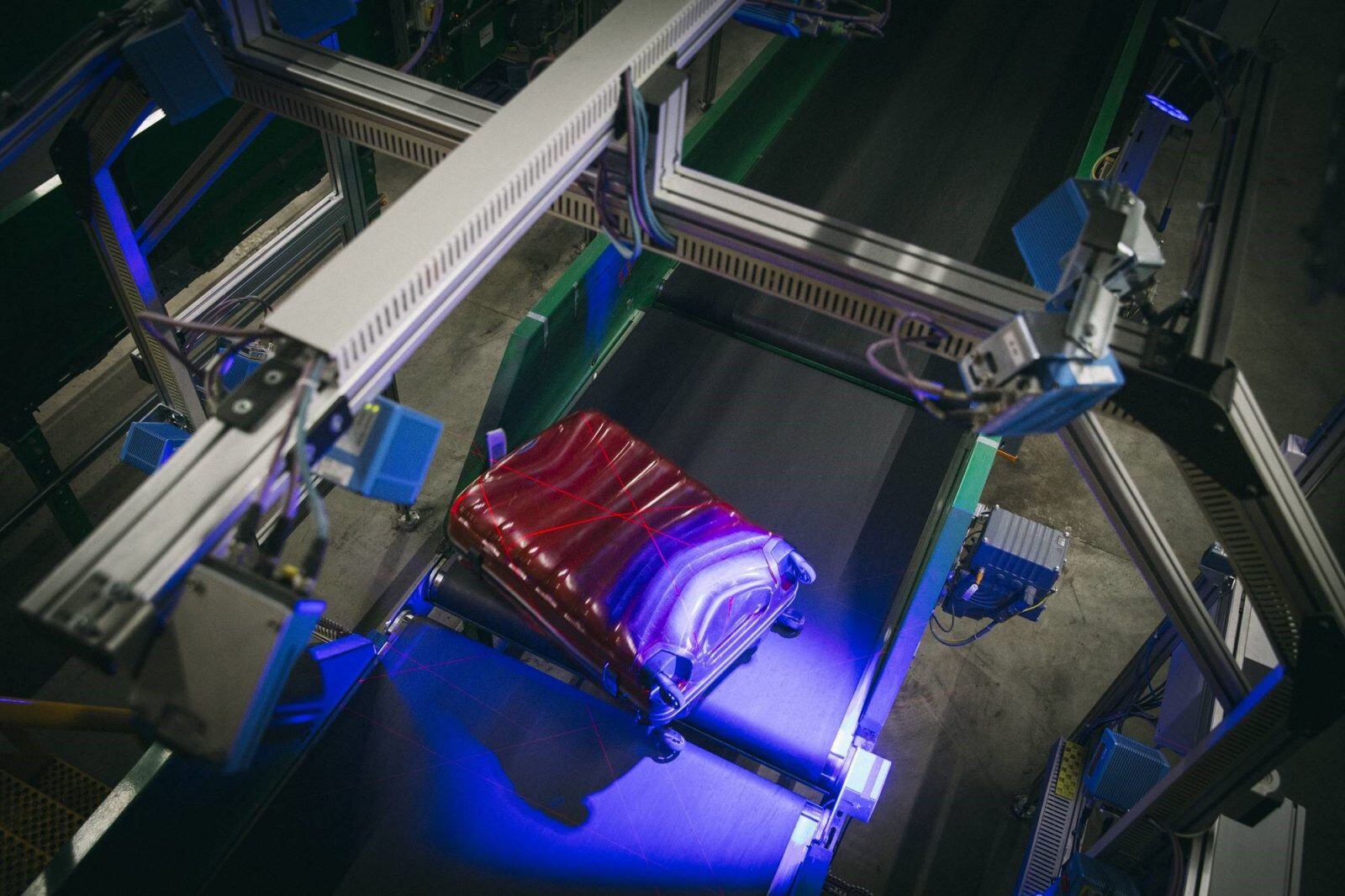 Optimising processes and improving customer experiences with vision AI applications image